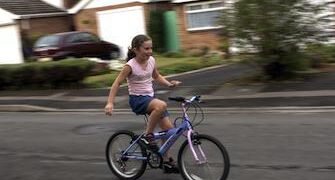 Sécurité à vélo : entre comportements à risque et manque de casques, Montréal agit