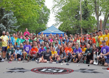 « Sticks In For Charity » : un tournoi de hockey de rue solidaire débarque à Montréal