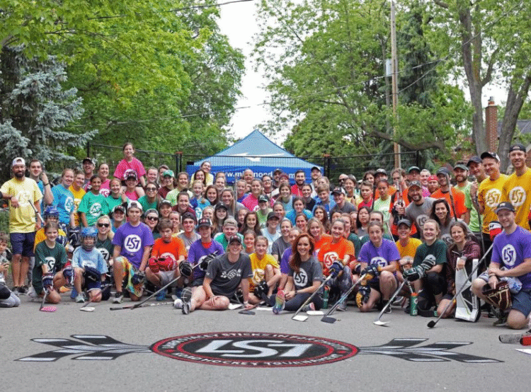 image - Quebecoscope - L'Actualité Montréalaise « Sticks In For Charity » : un tournoi de hockey de rue solidaire débarque à Montréal