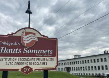 Une chaîne humaine pour sauver le Collège des Hauts Sommets
