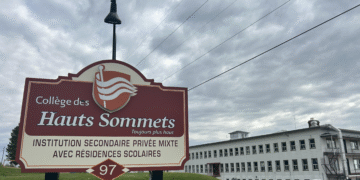 Une chaîne humaine pour sauver le Collège des Hauts Sommets