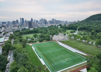 Un nouveau terrain multisports inauguré au parc Jeanne-Mance