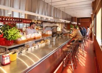 ☕🍸 Le centre-ville de Montréal accueille le Bar Edicola : cafés italiens, aperitivos et cocktails raffinés dans une ambiance rétro. #Montréal #Sorties