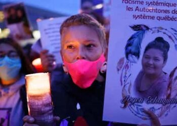 Cinq ans après la mort de Joyce Echaquan, les appels à des gestes concrets pour mettre fin au racisme et garantir des soins équitables résonnent toujours au Québec. 🕯️✊ #JoyceEchaquan #PrincipeDeJoyce