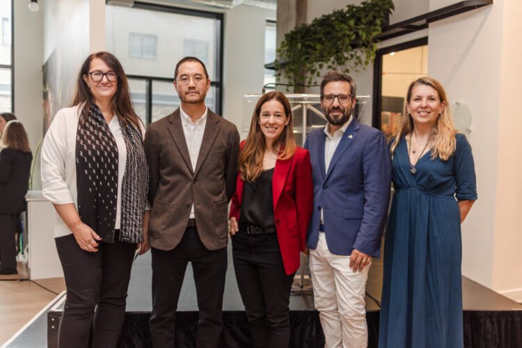 Dévoilement de trois œuvres dart public et jardin communautaire sur toit à Esplanade Cartier signé Prével à Montréal - Quebecoscope - L'Actualité Montréalaise Découvrez comment le projet Esplanade Cartier signe Prével allie art, culture et agriculture urbaine au cœur de Montréal.