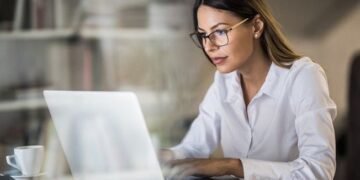 ⚖️ Montréal : 30 organismes lancent un appel urgent pour que la CDPDJ corrige sa méthodologie et rende visibles les inégalités en emploi. #Égalité #Femmes #Travail