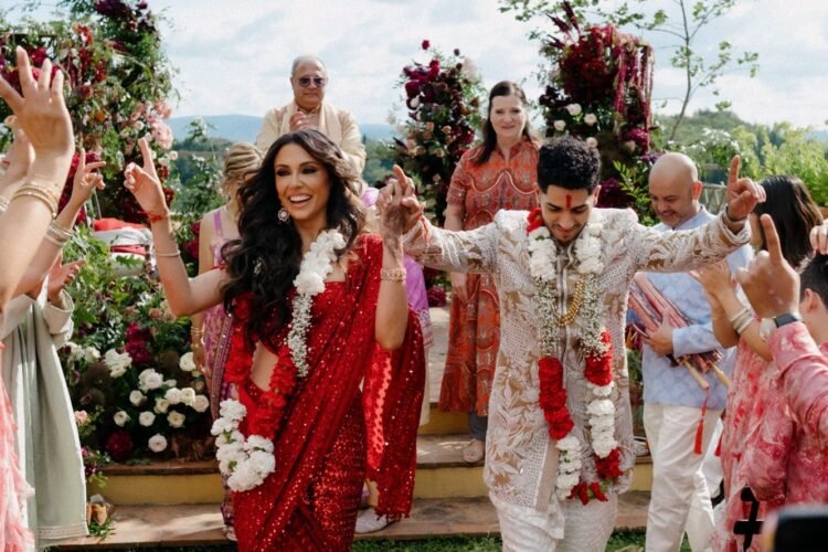 Félix Auger-Aliassime dévoile les photos de son élégant mariage marocain dans Vogue - Quebecoscope - L'Actualité Montréalaise Félix Auger-Aliassime marie Nina Aliassime à Marrakech. Le tennisman montréalais dévoile les photos de son élégante cérémonie dans Vogue.