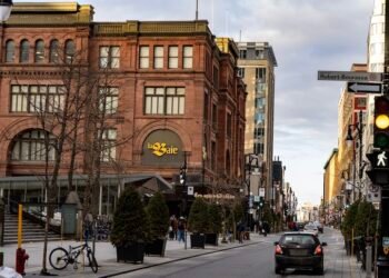 Projet de 400 M$ pour l’immeuble de la Baie à Montréal ! Conversion en résidentiel et commercial haut de gamme. #Immobilier #Montréal #CentreVille