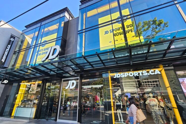 JD Sports ouvre un magasin phare au centre-ville de Montréal - Quebecoscope - L'Actualité Montréalaise JD Sports renforce son expansion canadienne avec une ouverture phare sur Sainte-Catherine à Montréal 🏙️👟 #Montreal #JDSports