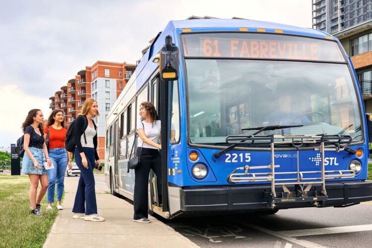 le-27-septembre-explorez-laval-en-bus-pour-seulement-1 - Quebecoscope - L'Actualité Montréalaise Bonne nouvelle ! Le 27 septembre, la STL offre le passage à 1 $ sur tout le réseau 🚌 L’occasion parfaite pour explorer Laval ➡️ Tous les détails dans le premier commentaire ! #TransportCollectif #Laval