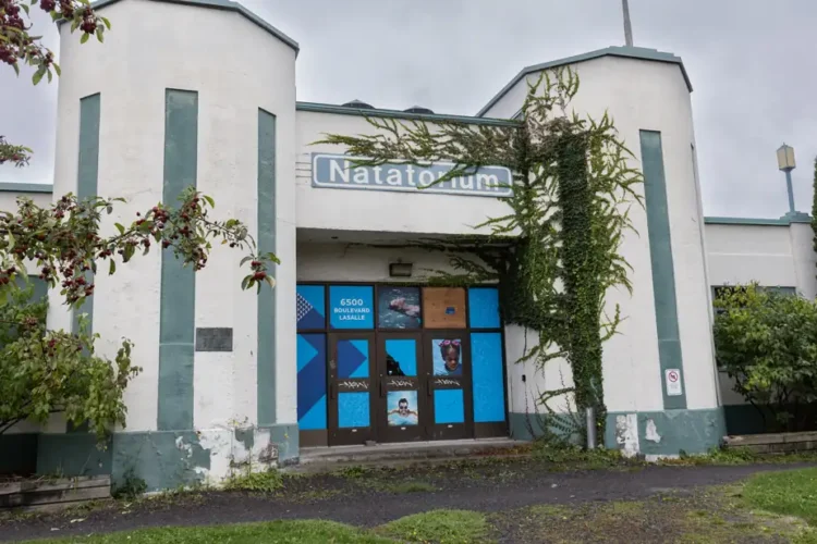 Le Natatorium de Verdun sauvé de la démolition 40 M$ pour une renaissance - Quebecoscope - L'Actualité Montréalaise Le Natatorium de Verdun sera finalement rénové. Montréal investit 40 millions $ pour sauver ce bâtiment patrimonial de la démolition.