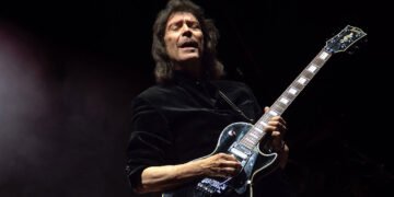 🎸 Steve Hackett (Genesis) joue "The Lamb Lies Down" à Montréal ! Un monument du rock progressif sur scène. #Culture #Musique #Montréal