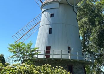Le moulin Fleming retrouve ses pales à LaSalle 🌬️ Un joyau patrimonial restauré et remis en valeur ! #Montréal #Patrimoine