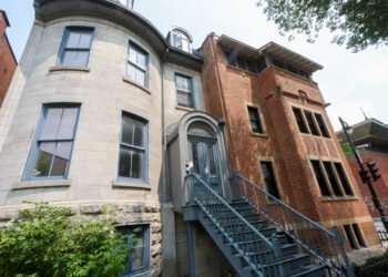 Les loyers flambent au Québec 📈 Des manifestations éclatent partout pour réclamer un vrai contrôle des hausses ! #Logement #Québec