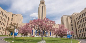 🏥 L'UdeM ouvrira un campus de médecine à Saint-Jérôme en 2026! Une initiative "formée en région pour les régions" pour combattre la pénurie de médecins. #SantéQC