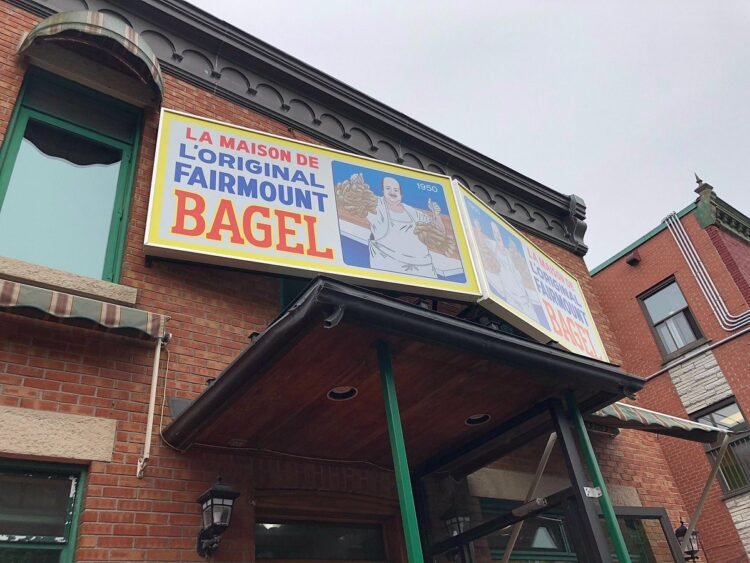 Mile End Café Beyond the Bagel la nouvelle scène torréfiée de Montréal - Quebecoscope - L'Actualité Montréalaise ☕️ Le Mile End ne vit plus seulement à l'heure des bagels ! Découverte de la nouvelle scène ultra-branchée des cafés artisans et pâtisseries innovantes. #MileEnd #Café #MTL