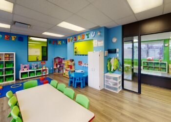 À Montréal, plusieurs CPE peinent à remplir leurs groupes, surtout pour les 4 ans et plus 👶📉 #PetiteEnfance #Montréal