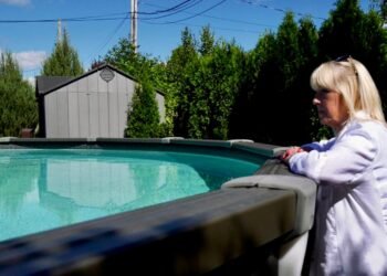 🏊‍♂️ Québec reporte d’un an la mise aux normes des piscines résidentielles, face aux plaintes et aux coûts 💰 #Quebec #Piscines