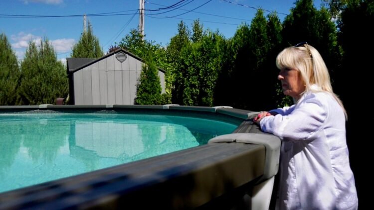 Réglementation sur les piscines Québec reporte dun an léchéance pour se conformer - Quebecoscope - L'Actualité Montréalaise 🏊♂️ Québec reporte d’un an la mise aux normes des piscines résidentielles, face aux plaintes et aux coûts 💰 #Quebec #Piscines