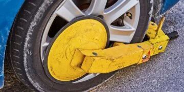 🚗 Stationnement : le maire de Gananoque recule sur l’idée de saboter les voitures immatriculées au Québec après une levée de boucliers. #Québec #Ontario