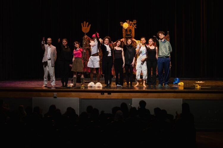 Un partenariat novateur entre le Conservatoire dart dramatique et le CSSDM - Quebecoscope - L'Actualité Montréalaise 🎭 Quand le théâtre entre à l’école : le Conservatoire d’art dramatique de Montréal et le CSSDM lancent un partenariat inédit pour éveiller l’imaginaire des élèves du primaire. #Montréal #Théâtre #Éducation