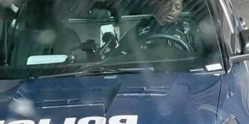 Un policier du SPVM surpris en train de dormir le corps policier promet un suivi - Quebecoscope - L'Actualité Montréalaise 👮 Un policier du SPVM surpris en train de dormir dans son véhicule sous l’A-40. Des mesures disciplinaires pourraient suivre. #Montréal #SPVM #FaitsDivers