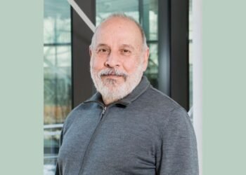 40 ans de passion et de savoir 🌟 Mario Cappadocia reçoit un prix d’excellence pour sa carrière à l’UdeM #Enseignement #UdeM