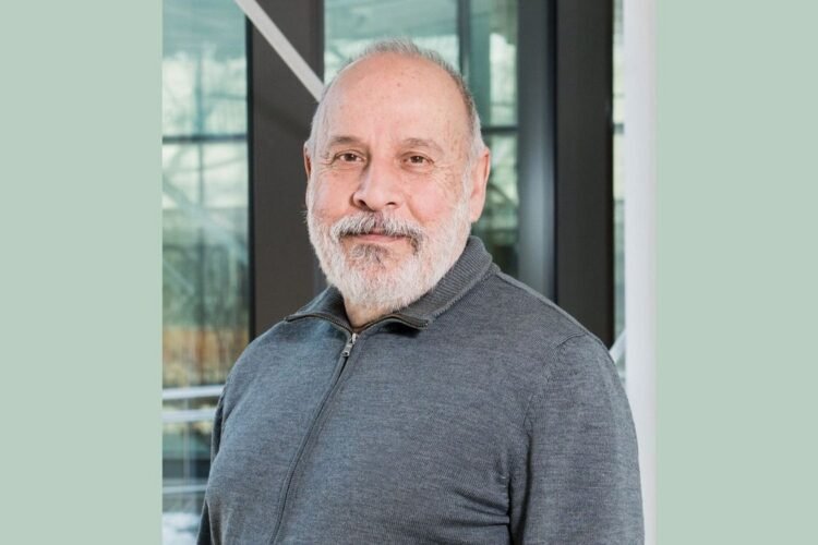 40 ans de passion et de savoir 🌟 Mario Cappadocia reçoit un prix d’excellence pour sa carrière à l’UdeM #Enseignement #UdeM