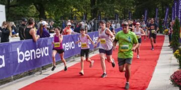 🏃♀️ Une mère et sa fille de 12 ans complètent le demi-marathon de Montréal ensemble ! #Inspiration #Sport #Montréal