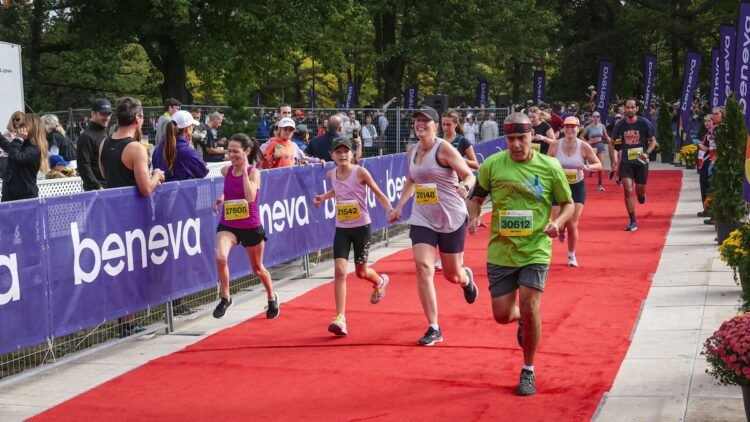 Une mère et sa fille de 12 ans parcourent le demi-marathon de Montréal ensemble - Quebecoscope - L'Actualité Montréalaise 🏃♀️ Une mère et sa fille de 12 ans complètent le demi-marathon de Montréal ensemble ! #Inspiration #Sport #Montréal