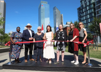 Montréal inaugure l’esplanade Jean-Doré en hommage à l’ancien maire