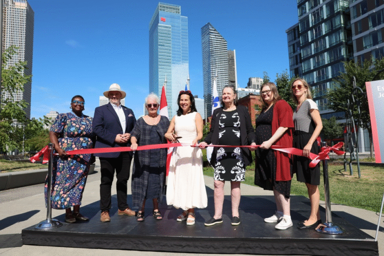 Montréal inaugure l’esplanade Jean-Doré en hommage à l’ancien maire