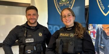 🔥 Deux jeunes policiers de L’Assomption sauvent un homme prisonnier d’une voiture en feu. Un acte héroïque qui aurait pu tourner au drame. #Québec #Police #Courage
