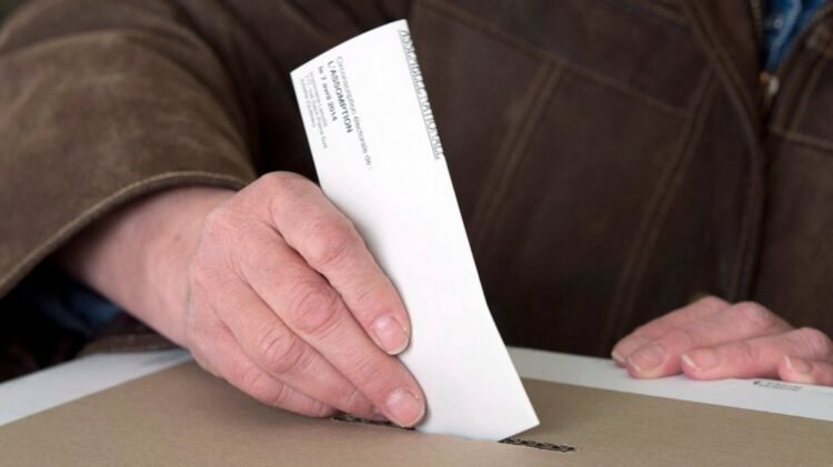 Élections municipales 2025 comment vérifier que vous êtes inscrit pour voter à Montréal - Quebecoscope - L'Actualité Montréalaise 🗳️ Montréal vote le 2 novembre 2025 ! Vérifiez dès maintenant votre inscription sur la liste électorale pour être sûr de pouvoir voter. #Montréal #Élections2025 #Vote #Démocratie