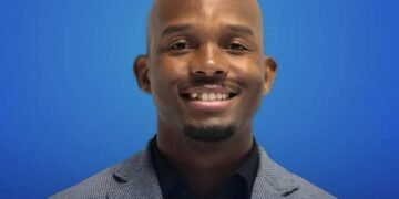 🚨 Montréal : le candidat Dani Muzungu (Futur Montréal) arrêté pour violence conjugale. Huit chefs d’accusation retenus, son parti retire sa candidature. #Montréal #Élections #ViolenceConjugale