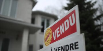 🏡 Le marché immobilier de Montréal poursuit sa hausse : +11 % de ventes en septembre, avec des prix médians de 632 500 $ pour une maison et 430 000 $ pour une copropriété. #Immobilier #Montréal