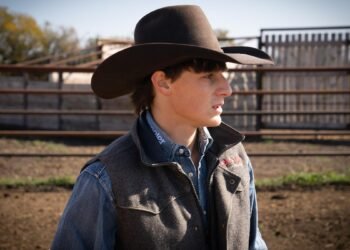 Un Québécois dompte les taureaux 🐂🇨🇦 Jeremy Maisonneuve brille sur le circuit du rodéo canadien et vise désormais Las Vegas ! #Rodéo #JeremyMaisonneuve #MontrealMinute #BullRidersCanada