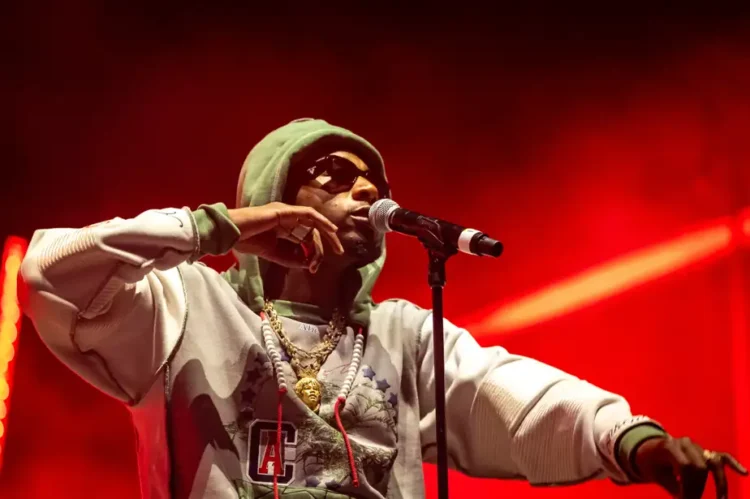 Joey Bada$$ annule sa tournée Dark Aura Montréal perd une de ses dates phares - Quebecoscope - L'Actualité Montréalaise 🎤 Joey Bada$$ annule sa tournée « Dark Aura », incluant sa date montréalaise au MTelus. Une déception pour les fans du rappeur new-yorkais. #Montréal #JoeyBadass #Concert #Culture