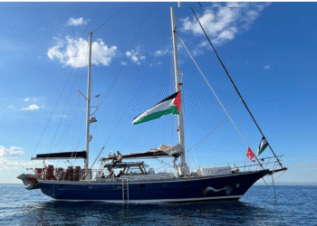 🚢 La docteure montréalaise Nimâ Machouf participe à une flottille humanitaire vers Gaza, malgré les interceptions israéliennes. #Montréal #Gaza #Solidarité