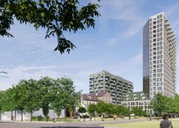 🎭 Verdun rend hommage à David Fennario en inaugurant la place Balconville, inspirée de sa pièce culte de 1979. #Verdun #Théâtre #Culture