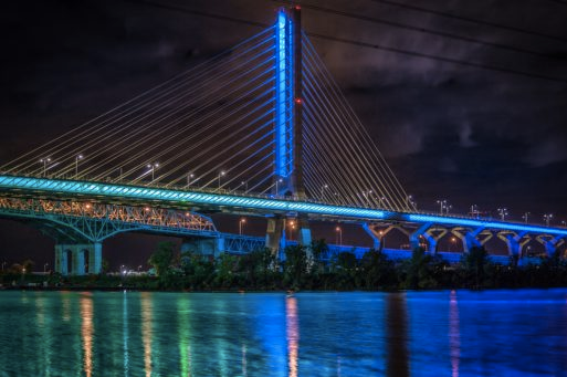 image - Quebecoscope - L'Actualité Montréalaise Le pont Samuel-De Champlain s’illumine en vert lime pour la Journée mondiale de la santé mentale