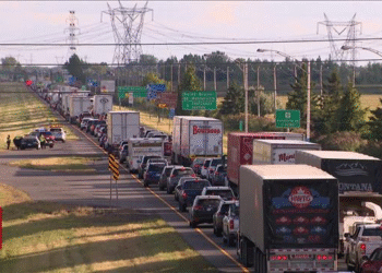 Plus de 100 contraventions remises aux camionneurs lors d’une opération du SPVM à Montréal