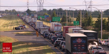 Plus de 100 contraventions remises aux camionneurs lors d&rsquo;une opération du SPVM à Montréal