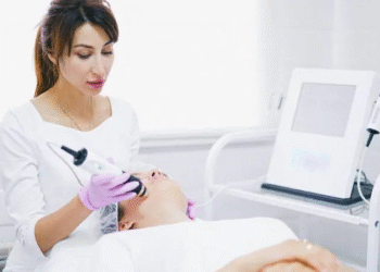 Comment choisir sa clinique médico-esthétique au Québec : Guide complet 2025