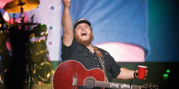 image - Quebecoscope - L'Actualité Montréalaise Luke Combs crée l’événement à Montréal : des prix de billets qui suscitent les discussions pour son concert géant au Parc Jean-Drapeau