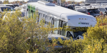 Enquête en cours après l’accident mortel impliquant une navette Park’N Fly près de l’aéroport Trudeau