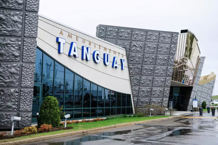 image - Quebecoscope - L'Actualité Montréalaise Fermeture brutale de l’entrepôt Ameublements Tanguay dans l’Est de Montréal : 140 emplois menacés